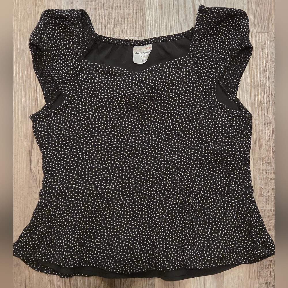 💜 2/$10 Abercrombie Kids Black and White Dotted Blouse